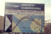Informationstavla för Essingeleden, sträckan Gröndal - Lilla Essingen. Under Essingeledens anläggande