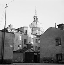 Kv. Häckelfjäll från Fiskargatan mot Katarina kyrka