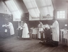 Tandläkare undersöker skolbarn - 1914