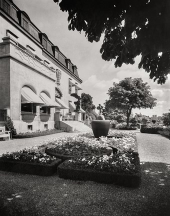 Fotografiet visar Slottsterrassen på Prins Eugens Waldemarsudde år 1930. 