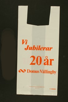 Plastkasse från Domus, Vällingby