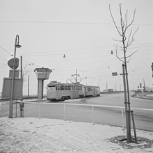 Spårvagn på linje 16  på Liljeholmsbron på väg mot Hornstull år 1964
