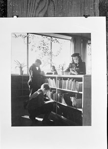 Fotografi av Stadsbibliotekets filial i Medborgarhuset. Ungdomsavdelningen