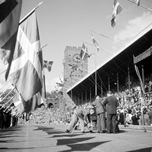 Svenska flaggans dag på Stockholms Stadion 1948 med Klocktornet i fonden