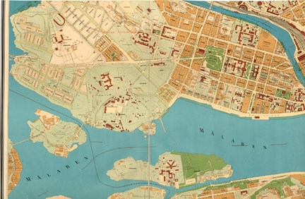 Tryckt karta i färg, med kvarter i ljusbrunt, obebyggda ytor på Kungsholmen i ljusgrönt, parker i grönt, gatunät i beige, vatten i blått