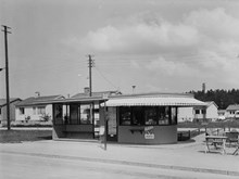 Kiosk i Norra Ängby vid busslinje 71.  1938