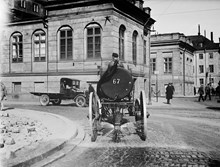 Bevattningsvagn i hörnet av Riddarhustorget och Riddarhusgränd, framför Bondeska palatset