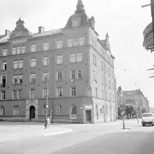 Banérgatan 12 t.v. och Linnégatan 76 t.h.