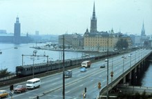 Pendeltåg vid infart till Stockholm (Centralbron)