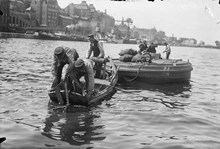 Kolupptagning i Saltsjön, utanför Stadsgården, under första världskriget