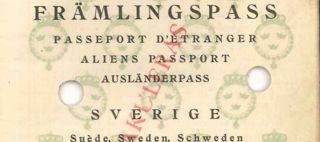 Svart text på gul bakgrund, "Främlingspass", Tre Kronor-vattenmärke