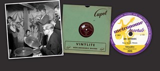 Dekorativ bild innehållande fotografi från jazzklubb i Gamla stan 1952 och två grammofonskivor.