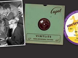 Dekorativ bild innehållande fotografi från jazzklubb i Gamla stan 1952 och två grammofonskivor.