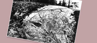 Bilden föreställer en runristning på en stenhäll.