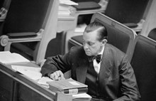 Riksdagens utrikesdebatt. Jarl Hjalmarson, partiledare för Högerpartiet ( år 1950-1961)