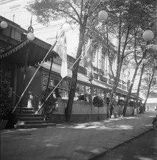 Konstföreningens hus med Blanchs Café, senare Blanche-teatern. Hörnet Hamngatan och Västra Trädgårdsgatan, Kungsträdgården