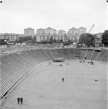 Johanneshovs isstadion, under uppbyggnad. (Invigd 4 november 1955, som en konstfrusen bandybana, vilket senare blev isstadion)