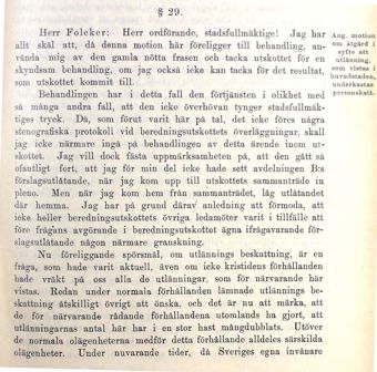 Stockholms centralstation. En engelsk Röda Korset-ambulans passerar ...