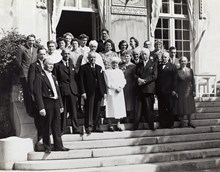 Prins Eugen med de anställda på Waldemarsudde