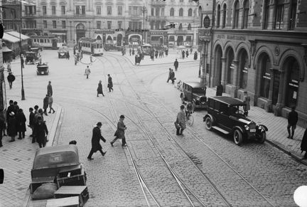 Spårvägstrafik vid Stureplan år 1927