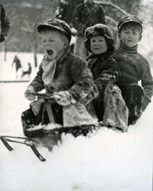 Kronobergsparken: Kälkbacksåkning i januari 1937