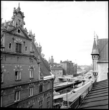 Tak Petersenska huset, Lilla Nygatan 2, och Munkbron 9. Utsikt mot norr