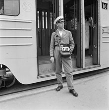 Stockholms Spårvägars nya uniform, år 1958
