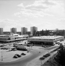 Vällingby centrum med busstationen år 1955