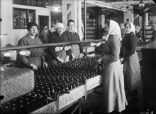 Bryggeriarbeterskor vid syningen på Münchens bryggeri