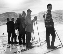 Manilla: Pojkar på skidor
