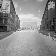 Malmtorgsgatan norrut mot Brunkebergstorg. Televerkets byggnad i fonden. Telegrafhuset revs 1970
