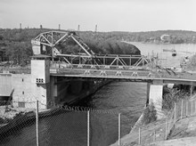Utsikt mot Danviksbro och Danvikskanalen. Den nya bron som ska invigas dagen därpå, 1 juni 1956