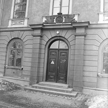 Experimentalfältet, Kungliga Lantbruksakademiens. Huvudbyggnadens portal. Lantbrukslaboratoriet från 1837-38 efter ritning av Fredrik Blom