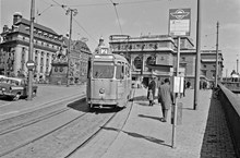 Gustav Adolfs Torg med spårvagn på linje 2