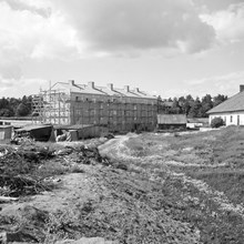 Ny bebyggelse år 1951 vid Svärdlångsvägen i kvarteret Trälhavet.