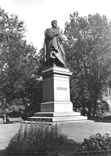Kemisten Jöns Jacob Berzelius staty i Berzelii Park. Statyn är utförd av Carl G Qvarnström
