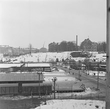 Utsikt över kv. Linjalen och Mätningsmannen från Södra Stations gamla personalhus. I fonden t.h. ligger Rosenlunds ålderdomshem