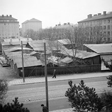 Utsikt över kvarteret Plankan från nordväst med Varvsgatan i förgrunden. 
