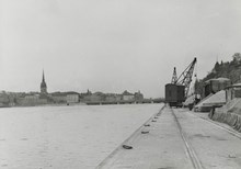Söder Mälarstrand: I bakgrunden järnvägsbro över Söderström