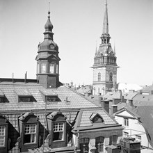 Kornhamnstorg 49, kv. Typhon. Taket med torn mot norr. Tyska kyrkan i bakgrunden