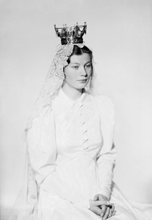 Porträtt av kvinna i brudklänning, Ullman