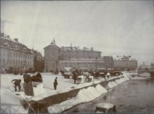 Röda Bodarna före kajens ras 1895.