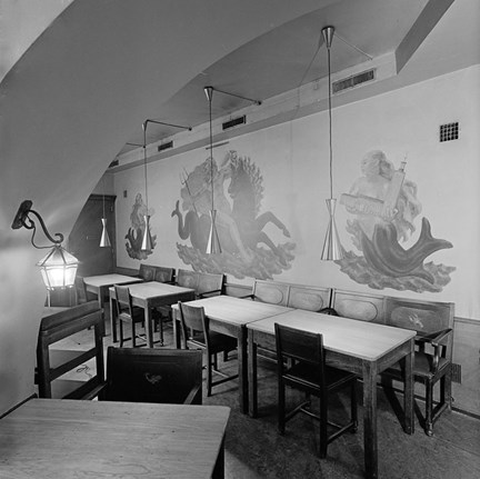 Sturehofs restaurang med väggmålning av Kurt Jungstedt. Sjöjungfrur och havsguden Poseidon. 