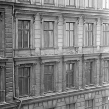Del av fasaden till Linnégatan 2