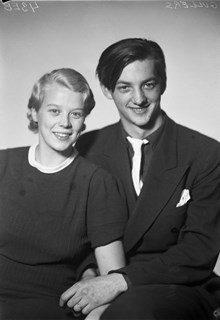 Porträtt av fotografen K. W. (Karl Werner) Gullers, tillsammans med sin fru