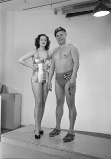 Kicki Håkansson, svensk skönhetsdrottning (vann den allra första Miss World-tävlingen 1951) och Erik Martin, långdistanssimmaren