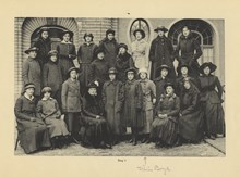 Klassfotografi med Karin Boye - Åhlinska skolan 1916