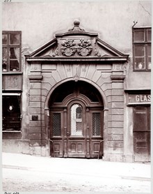 Louis de Geers palats, Götgatan 16, portal