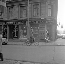 Herman Winbergs Speceriaffär i korsningen Riddargatan-Styrmansgatan