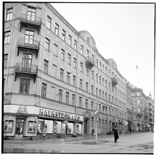Nybrogatan i hörnet av Linnégatan